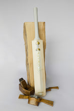 Load image into Gallery viewer, Praetorian English Willow Cricket bat