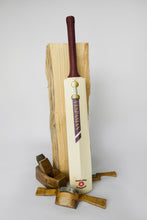 Load image into Gallery viewer, Vespasian English Willow Cricket bat