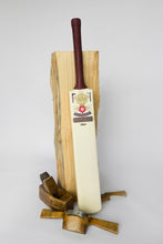 Load image into Gallery viewer, Vespasian English Willow Cricket bat